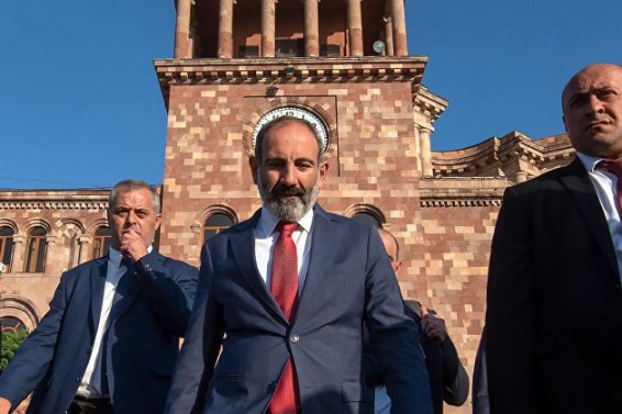 Նիկոլ Փաշինյանն արագընթաց էլեկտրագնացքով մեկնում է Գյումրի