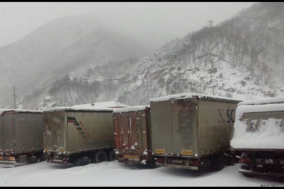 Լարսը բաց է միայն մարդատար ավտոմեքենաների համար