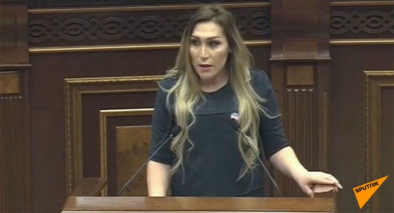 VIDEO: В парламенте Армении впервые выступила трансгендер: Зограбян заявила о неуважении — видео