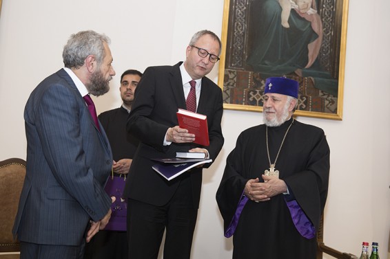 Ամենայն Հայոց Կաթողիկոսն ընդունեց Գերմանիայի Դաշնային սահմանադրական դատարանի նախագահին