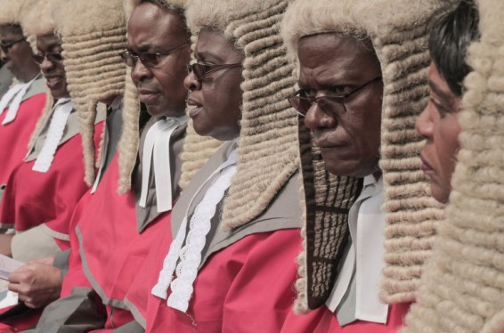 Զիմբաբվեում դժգոհել են դատավորների կեղծամների վրա 155 000 դոլար ծախսելու համար