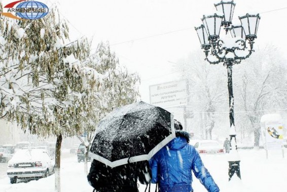 В ряде городов Армении идет снег