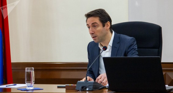 Стыдно, весь народ смотрит: мэр Еревана призвал коллег к корректности