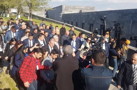 Սերժ Սարգսյանի գլխավորությամբ ՀՀԿ-ն այցելեց Ծիծեռնակաբերդ