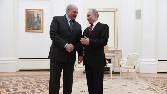 Лукашенко обсудил с Путиным вопрос поставок некачественной нефти