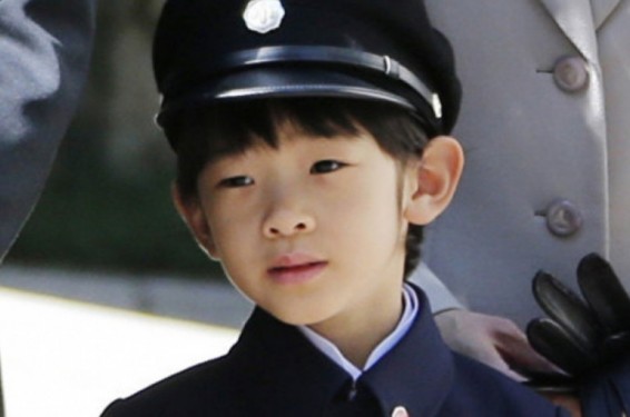 Ճապոնիայում անհայտ անձը երկու դանակ է դրել թագաժառանգ արքայազն Հիսահիտոյի դպրոցական նստարանին