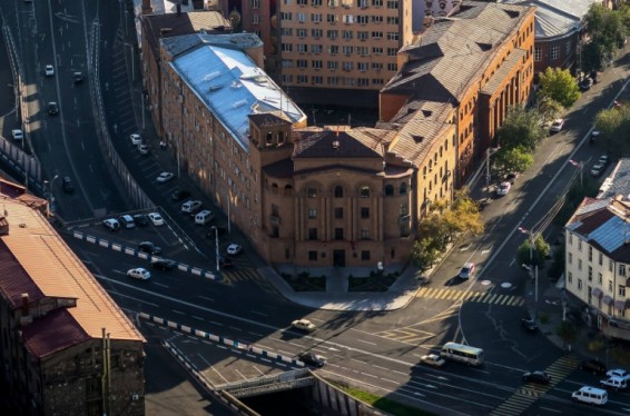 Ոստիկանությունը պարզաբանում է Հանրապետության հրապարակում տիկնոջ և ճանապարհային ոստիկանության ծառայողի մասնակցությամբ միջադեպը