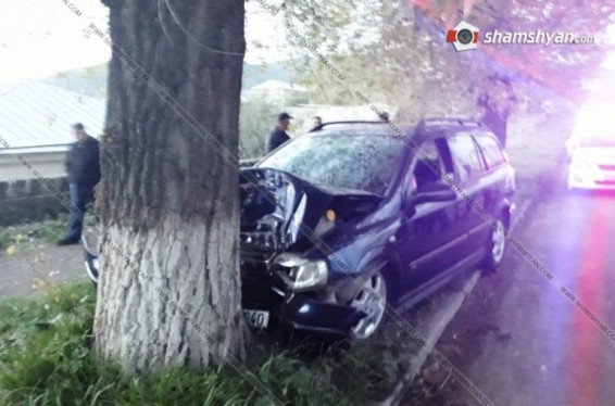 Սևանում մեքենան բախվել է հաստաբուն ծառի. վիրավորներն ամուսիններ են. Shamshyan.com