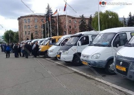 Վանաձորում երթուղայինների վարորդները գործադուլ են անում. պահանջում են էժանացնել գազը
