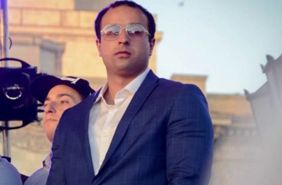 Պատգամավոր Հայկ Սարգսյանը «դեբոշ» է սարքել Երևան-Մոսկվա ինքնաթիռում. Hraparak.am