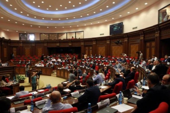 ԱԺ-ն միաձայն կողմ քվեարկեց լիցենզիա չունեցող վարկային միջնորդության ծառայություններ առաջարկողների գովազդները սահմանափակելու նախագծին