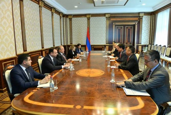 Արմեն Սարգսյանն ընդունել է Ասիական զարգացման բանկի պատվիրակությանը