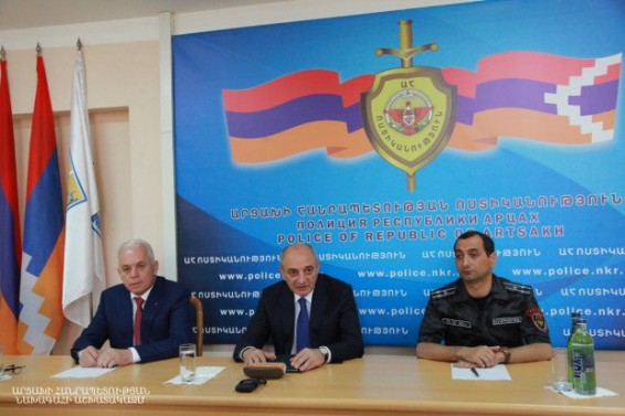 Բակո Սահակյանն աշխատանքից ազատել է Լեւոն Մնացականյանին. նա այլ պաշտոն է զբաղեցնելու