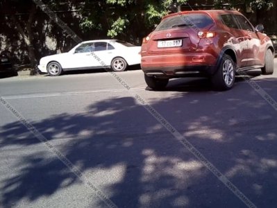 Երեւանում Nissan-ի վարորդը կոպիտ կերպով խախտում է ՃՈ կանոնները՝ ստեղծելով վթարային իրավիճակ