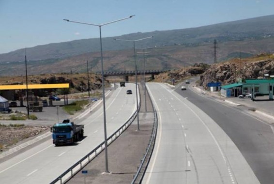 Մարմարաշենցիները բացել են Երևան-Արտաշատ մայրուղին