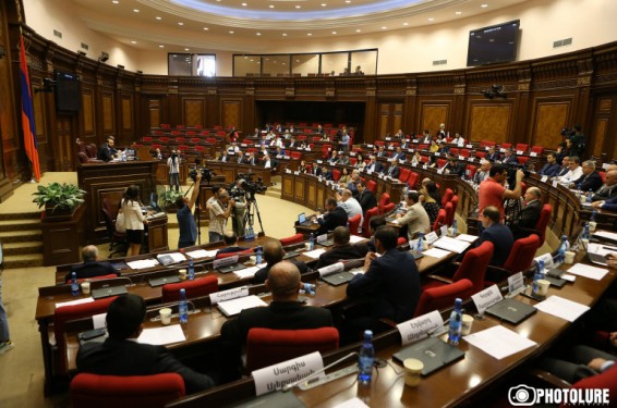 94 կողմ, 17 դեմ հարաբերակցությամբ ԱԺ-ն հավանություն տվեց 2018 թվականի պետական բյուջեի կատարողականին