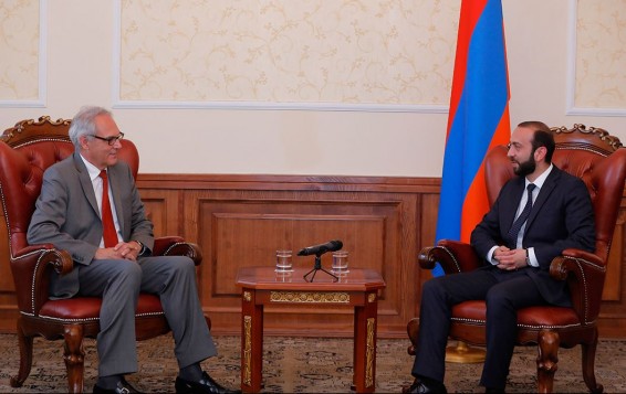 Հայաստանում ԳԴՀ արտակարգ և լիազոր դեսպանը հրաժեշտի հանդիպում է ունեցել խորհրդարանում