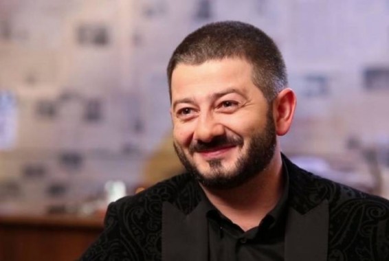 Մեկնում եմ իմ պատմական հայրենիք. Միխայիլ Գալուստյանը ժամանում է Հայաստան