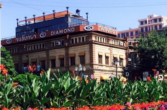 Երևանի «Դայմոնդ» ռեստորանից բերման են ենթարկվել տնօրեններ, հիմնադիր տնօրեն, դիջեյ և մենեջեր, տնօրենը ձերբակալվել է․ Shamshyan.com