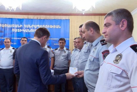 ՀՀ ոստիկանության ստորաբաժանումների շուրջ երկու տասնյակ ծառայողներ արժանացել են դրամական պարգևների