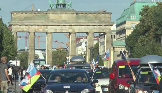 VIDEO: 200 немцев пересекают Балтию в ходе автопробега дружбы Берлин-Москва