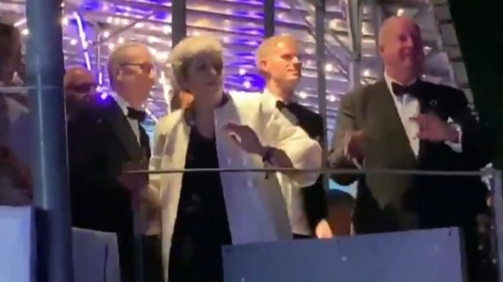 Թերեզա Մեյը կրկին պարել է իր հայտնի պարը