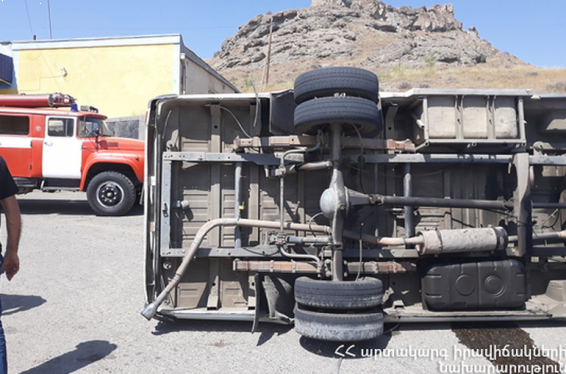 Դիզվառելիք տեղափոխող բեռնատարը Օձունի մոտ շրջվել է. 2 մարդ տեղափոխվել է Ալավերդու ԲԿ