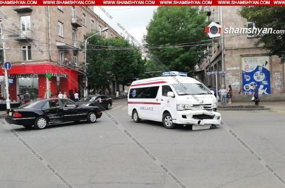 Լոռու մարզում Mercedes-ը բախվել է կանչի գնացող լուսաձայնային ազդանշանները միացված շտապ օգնության մեքենային. shamshyan.com