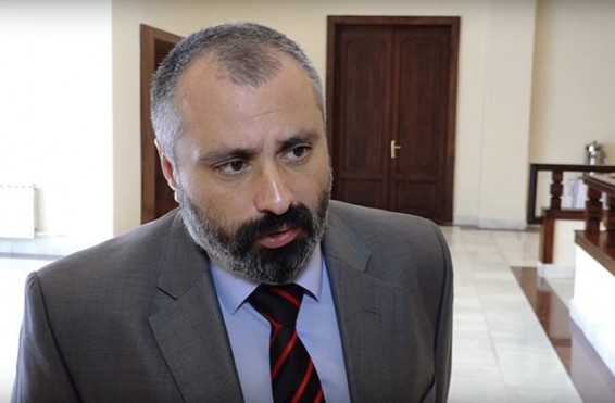 «Պետք չէ Հայաստանի ու Արցախի ներքին իրավիճակները միմյանց հետ զուգակցել՝ դրանք արմատապես տարբեր են». Դավիթ Բաբայանը՝  Սամվել Բաբայանի ստորագրահավաքի և Արցախում իշխանափոխության մասին