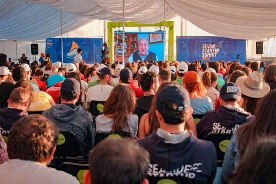 Արմեն Սարգսյանը տեսակապի միջոցով միացել է «Սեւան ստարտափ սամմիթ-2019»-ի մասնակիցներին