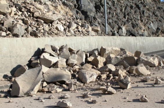 Վանաձոր-Գյումրի ավտոճանապարհն արհեստական քարաթափման պատճառով փակ է