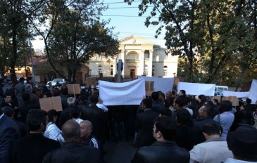 Ուղիղ. Ռոբերտ Քոչարյանի աջակիցների բողոքի ակցիան ՄԻՊ-ի դիմաց