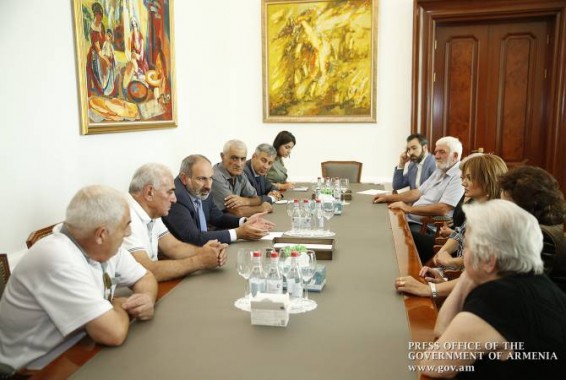 Վարչապետը հանդիպել է Մարտի 1-ի զոհերի հարազատներին