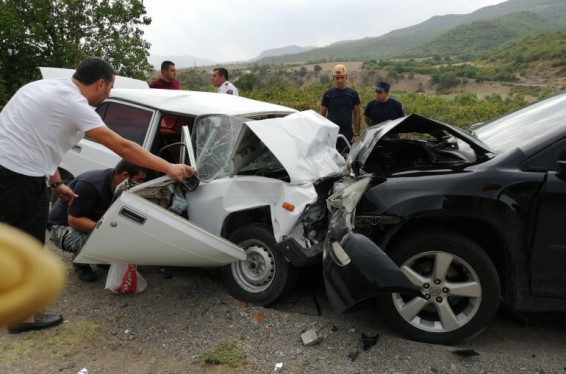 Վանք-Ստեփանակերտ հատվածում մեքենաներ են բախվել միմյանց. վարորդներից մեկի վիճակը ծանր է