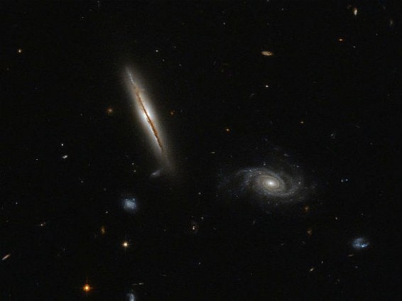 Hubble աստղադիտակը երկու գաճաճ գալակտիկա է լուսանկարել