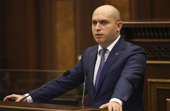 «Ո՞ւմ վրա եք մուննաթ գալիս. մե՞ր ժամանակ, թե՞ ձեր ժամանակ այդ փաստաթղթերում սկսեցին նման ձևակերպումները շատանալ». Աշոտյանը՝ Փաշինյանին