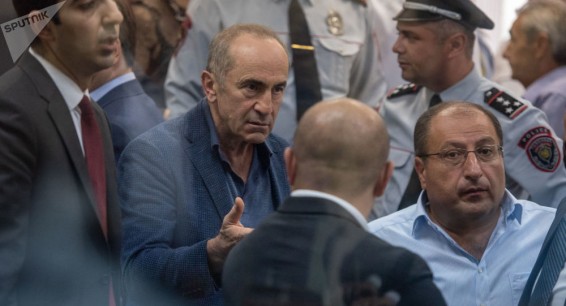 Суд оставил Кочаряна под стражей