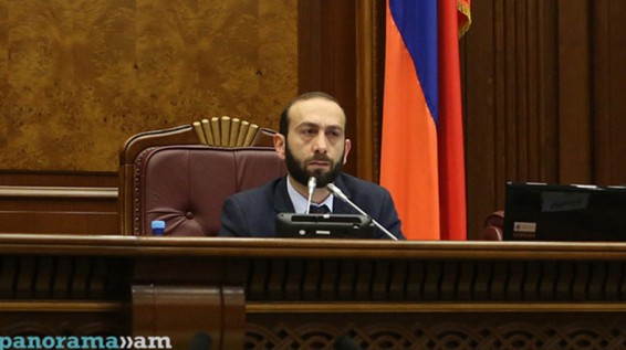 ԱԺ նախագահը Հրայր Թովմասյանի լիազորությունները դադարեցնելու հարցով ՍԴ դիմելու նախագիծն ուղղել է հանձնաժողով