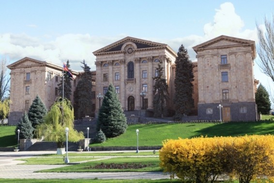 Ընթանում են ԱԺ նիստերը. Օրակարգում է Հրայր Թովմասյանի լիազորությունները դադարեցնելու հարցը (ուղիղ)
