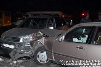 Վթար՝ Բաբաջանյան փողոցում. «Mercedes E»-ի կին վարորդին եւ ուղեւորին հասցրել են հիվանդանոց