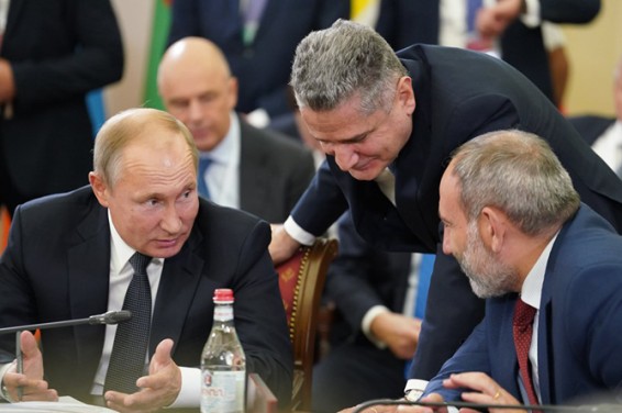 Пашинян рассказал историю селфи с Путиным