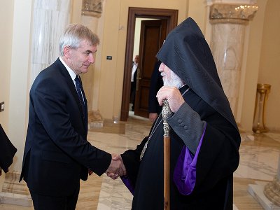 Լիտվայի Սեյմասի խոսնակը Գարեգին Բ-ին է ներկայացրել Լիտվայի կրոնական խճապատկերը