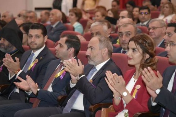 Էջմիածնում նշվում է քաղաքի 2704-ամյակը. տոնակատարությանը մասնակցում է Նիկոլ Փաշինյանը