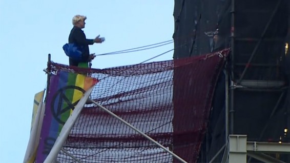 Extinction Rebellion: полиция прогнала экоактивистов с площади в центре Лондона