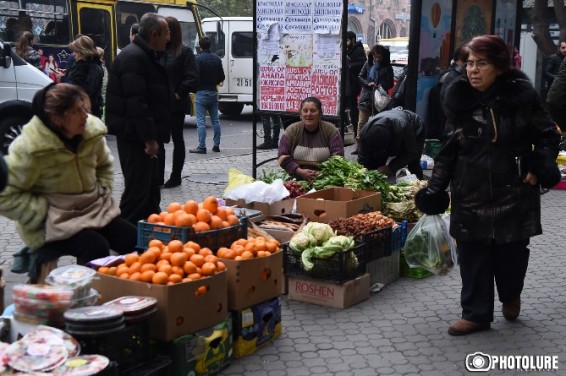 Под угрозой конфискации: СМИ узнали о новой инциативе мэрии Еревана против уличной торговли