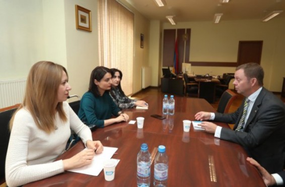 Բաթոյանն ընդունել է Շվեդիայի դեսպանության նորանշանակ խորհրդական-դեսպանորդ Բիրյեր Կարլսոնին. շվեդական կողմը հետաքրքրված է առաջնահերթ ուղղություններով նոր օրակարգ նախանշելու գործում