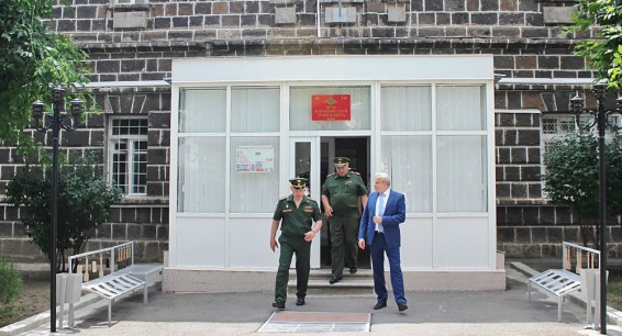 Вопросы о военной базе не нужно 