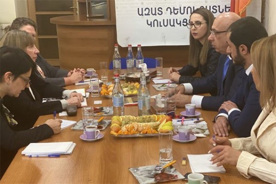 Ազատ Դեմոկրատները հյուրընկալել են ԱՄՆ դեսպան Լին Թրեյսիին