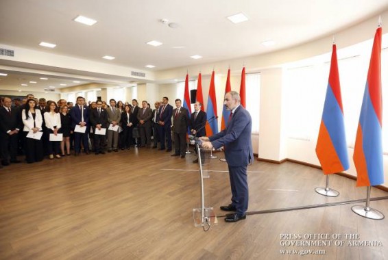 Дипломатическая служба должна помочь нашему государству и народу лучше понять мир: Никол Пашинян