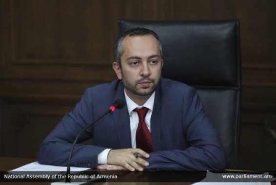 В правительстве обсуждены вопросы взаимоотношений между государством и церковью